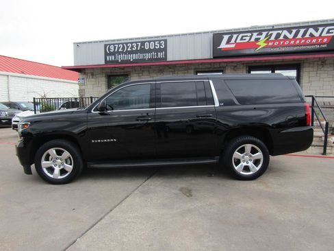 Used 2016 Chevrolet Suburban LT RWD image 2