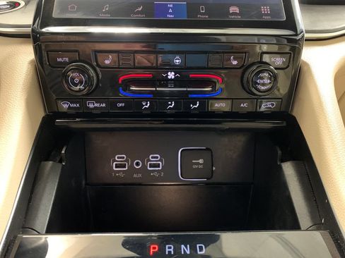 Used 2024 Jeep Grand Cherokee Limited AWD/4WD image 29
