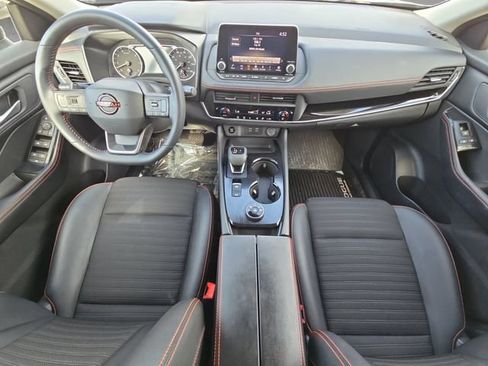 Used 2025 Nissan Rogue SV AWD/4WD image 20