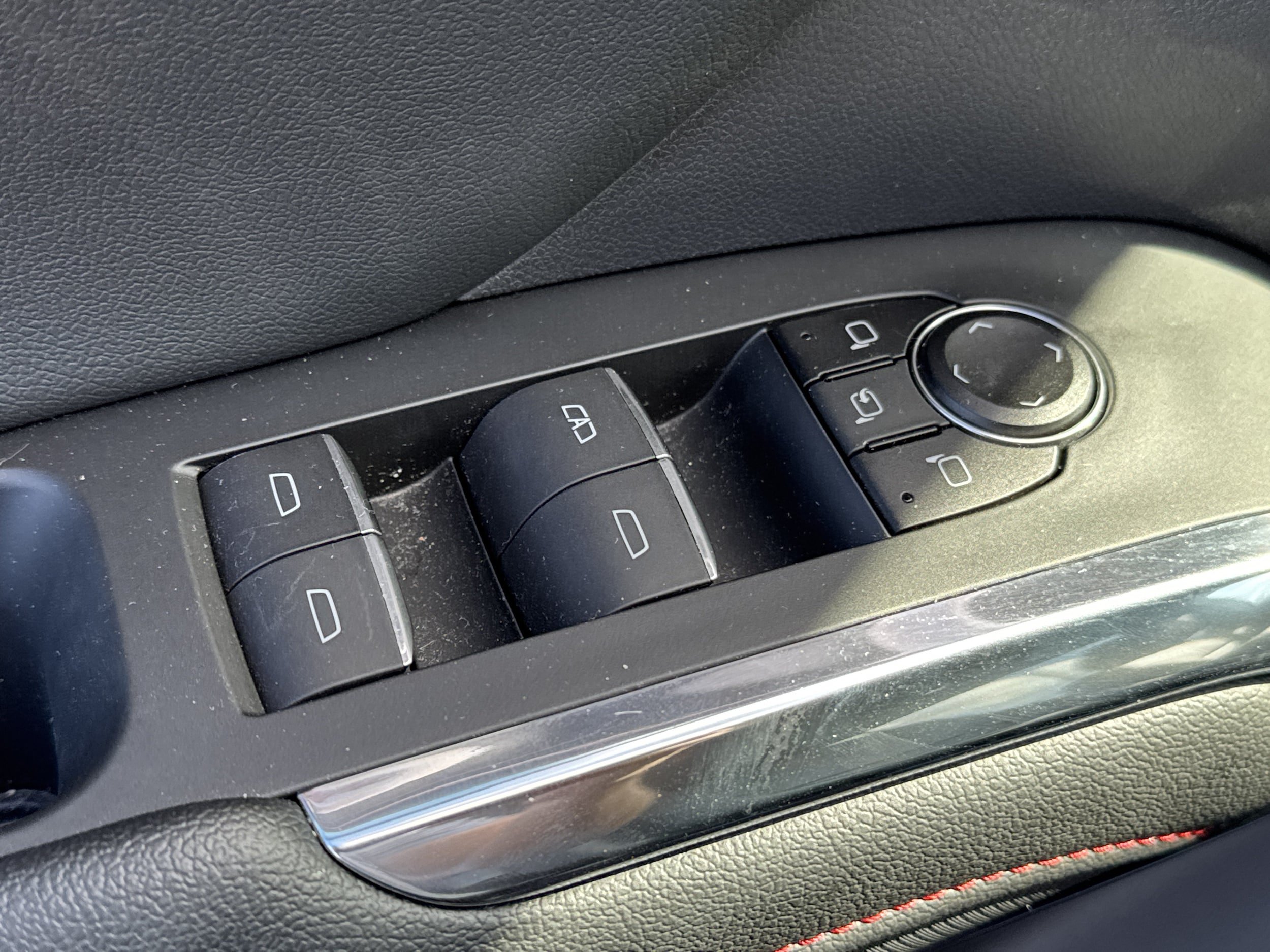 Used 2024 Chevrolet Traverse RS FWD image 26