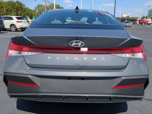 Used 2024 Hyundai Elantra SEL image 5