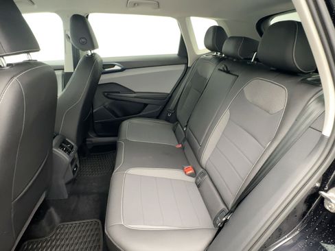 Used 2024 Volkswagen Taos SE image 14