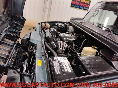 Used 2005 HUMMER H2 w/ Preferred Equipment Group image 9