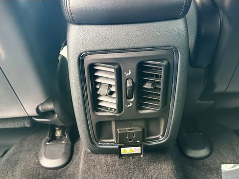 Used 2022 Jeep Grand Cherokee Laredo X image 20