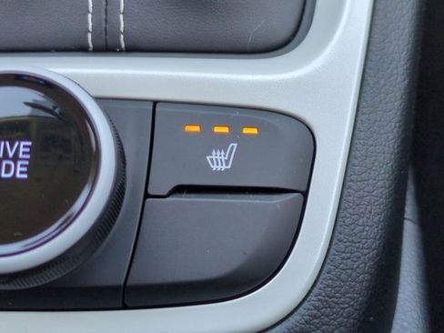 Used 2024 Hyundai Venue Limited image 23