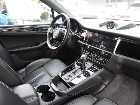 Used 2022 Porsche Macan image 28