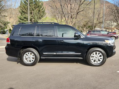 Certified 2019 Toyota Land Cruiser image 2