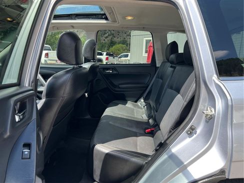 Used 2017 Subaru Forester 2.5i Limited AWD/4WD image 10