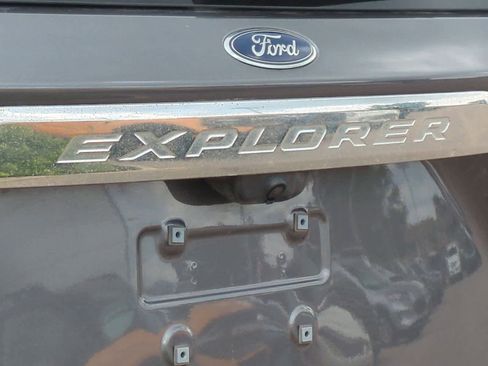 Used 2022 Ford Explorer XLT w/ Equipment Group 202A image 13