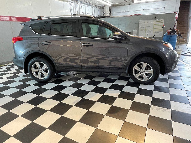 Used 2015 Toyota RAV4 XLE AWD/4WD image 4