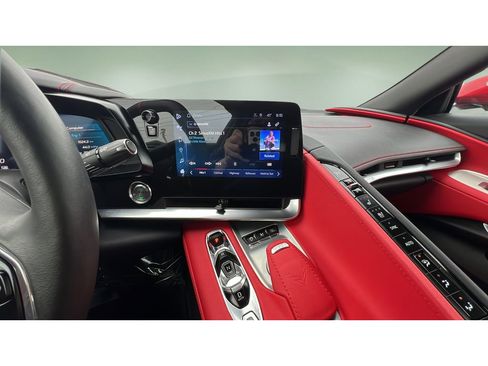 Used 2024 Chevrolet Corvette Stingray Preferred Cpe w/ 2LT image 17