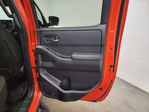 Used 2025 Nissan Frontier PRO-4X w/ Pro Convenience Package image 29
