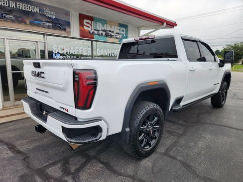 Used 2024 GMC Sierra 2500 AT4 w/ AT4 Preferred Package AWD/4WD image 4