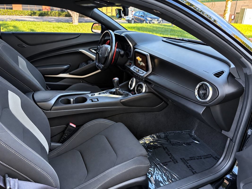 Used 2016 Chevrolet Camaro SS RWD image 15