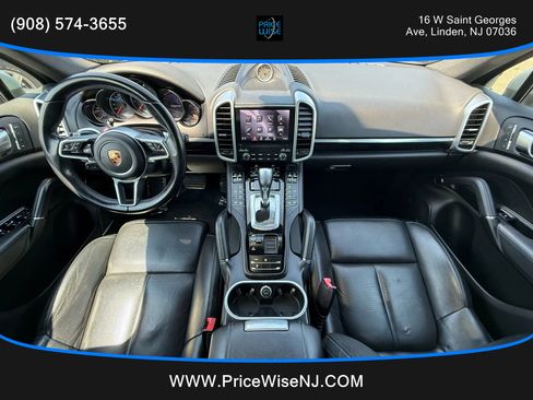 Used 2017 Porsche Cayenne Platinum Edition image 22