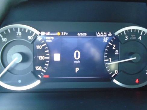 Used 2023 Land Rover Discovery Sport SE image 17