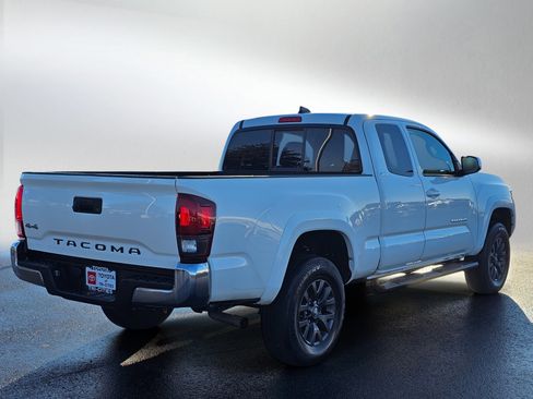 Used 2022 Toyota Tacoma SR5 w/ SR5 Appearance Package (SM) image 5