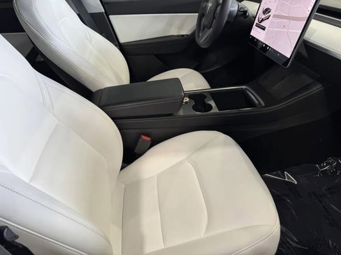 Used 2021 Tesla Model Y Long Range image 6