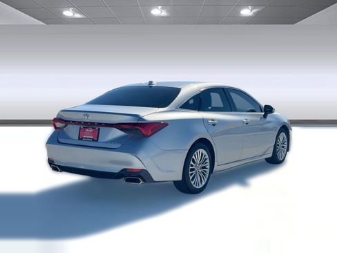 Used 2019 Toyota Avalon Limited image 9