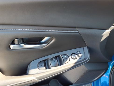 Used 2025 Nissan Sentra SV FWD image 13