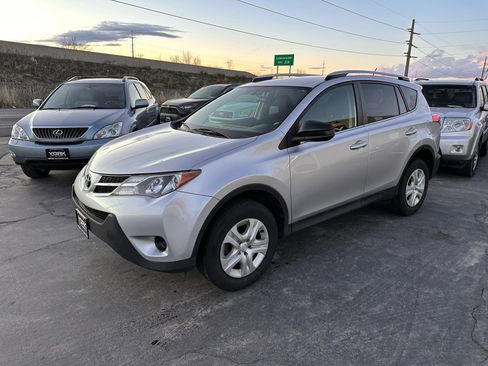 Used 2015 Toyota RAV4 LE image 2