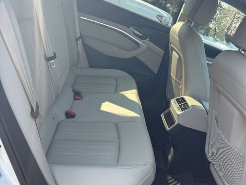 Used 2022 Audi e-tron Premium Plus w/ Premium Plus Package image 15