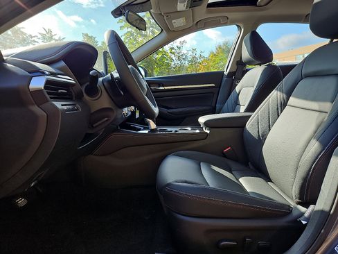 New 2025 Nissan Altima 2.5 SR w/ SR Premium Package image 10