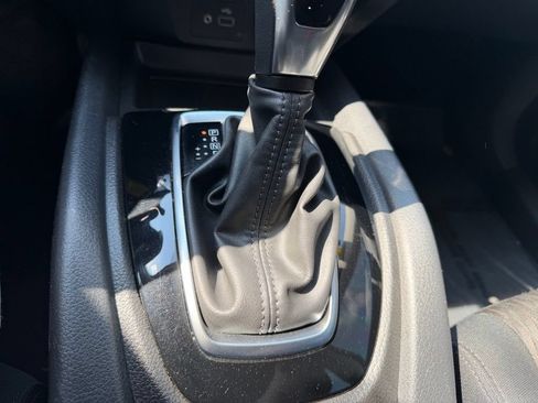 Used 2020 Nissan Rogue S FWD image 23