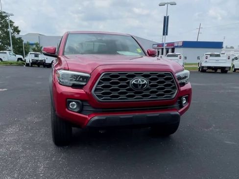 Used 2021 Toyota Tacoma TRD Off-Road w/ TRD Premium Off Road Package AWD/4WD image 3