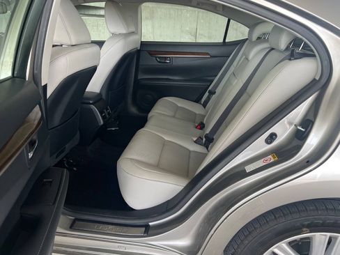Used 2015 Lexus ES 350 w/ Premium Package FWD image 13