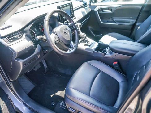 Used 2022 Toyota RAV4 XLE Premium FWD image 10