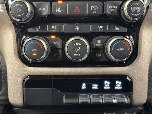 Used 2019 RAM 1500 Laramie AWD/4WD image 39