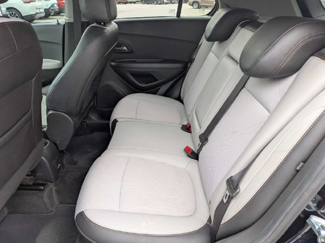 Used 2021 Chevrolet Trax LT w/ LT Convenience Package FWD image 15