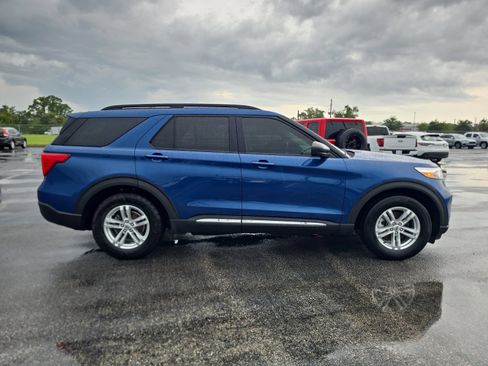 Used 2021 Ford Explorer XLT RWD image 3