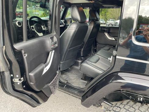 Used 2015 Jeep Wrangler Unlimited Sahara AWD/4WD image 20