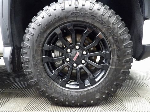 Used 2022 GMC Sierra 1500 AT4X image 8