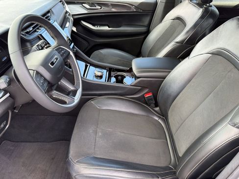 Used 2023 Jeep Grand Cherokee L Laredo RWD image 5
