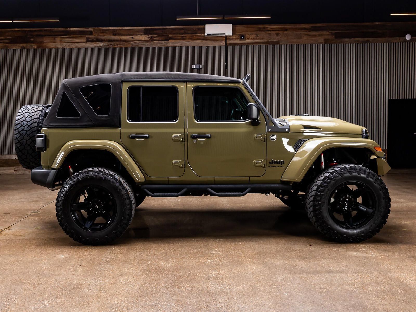 Used 2025 Jeep Wrangler Unlimited Sport AWD/4WD image 10