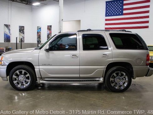 Used 2005 GMC Yukon Denali AWD/4WD image 3