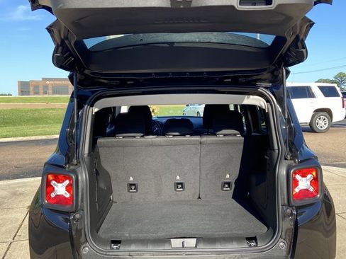 Used 2023 Jeep Renegade Latitude AWD/4WD image 26