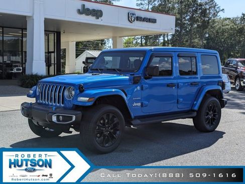 Used 2022 Jeep Wrangler Unlimited Sahara image 2