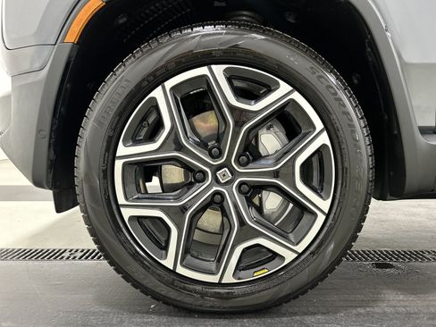 Used 2023 Rivian R1T Adventure AWD/4WD image 9