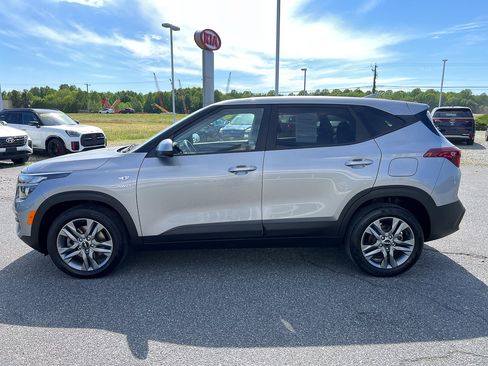 Used 2022 Kia Seltos LX AWD/4WD image 2