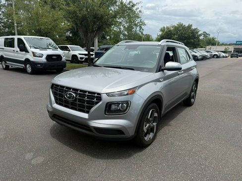 Used 2025 Hyundai Venue SEL FWD image 1