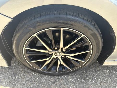 Used 2020 Toyota Camry LE FWD image 9