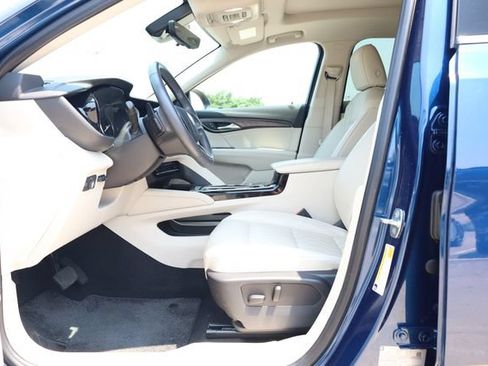 Used 2022 Buick Envision Avenir w/ Technology Package II FWD image 11
