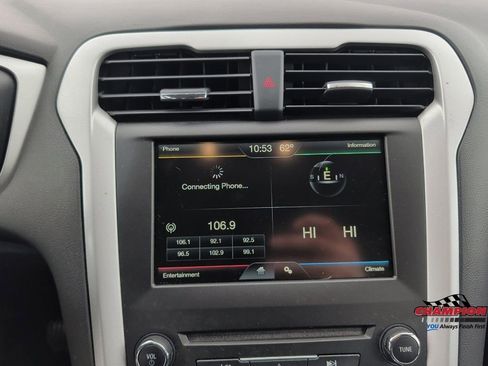 Used 2016 Ford Fusion SE FWD image 21