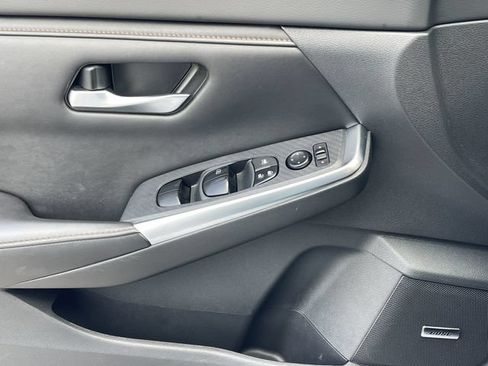 Used 2022 Nissan Sentra SR w/ SR Premium Package FWD image 23