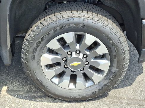 Used 2025 Chevrolet Silverado 2500 Custom w/ Custom Value Package AWD/4WD image 8