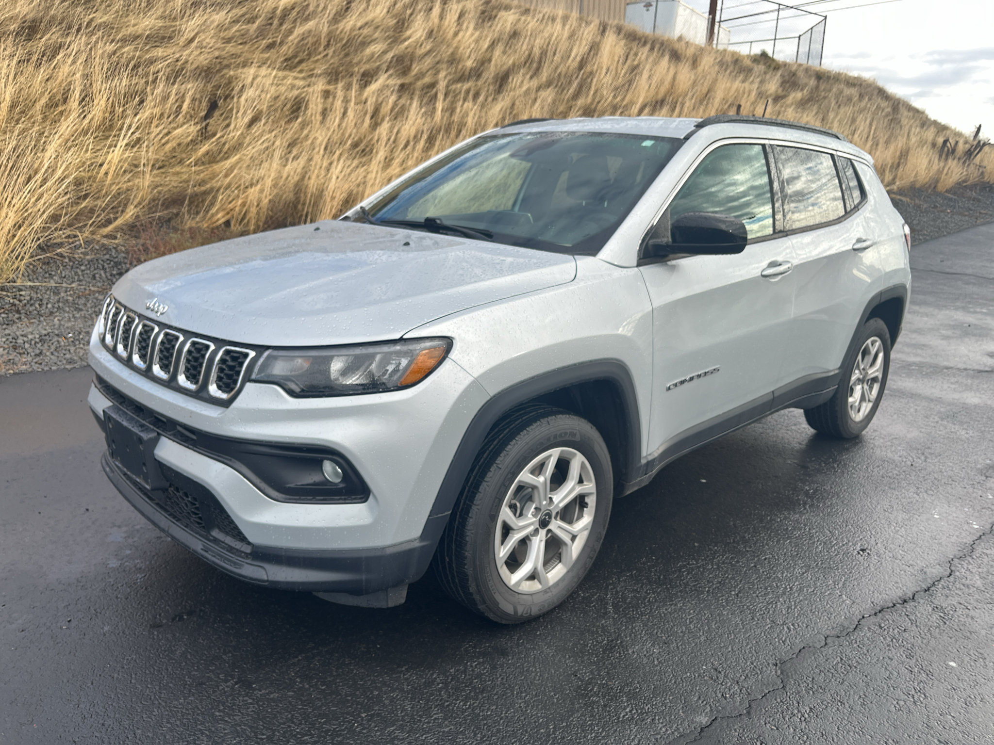 Used 2025 Jeep Compass Latitude w/ Convenience Group AWD/4WD image 1